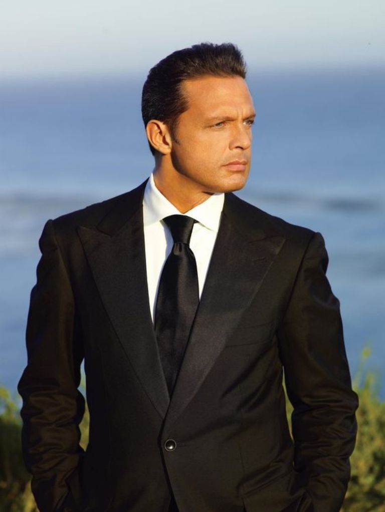 Amor Amor Amor es la canción de Luis Miguel que aparece en la telenovela mexicana El Manantial