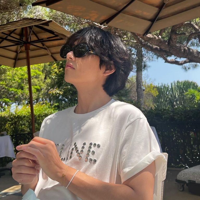 Haz pasar a V de BTS como tu novio con estas fotos boyfriend material yendo a desayunar