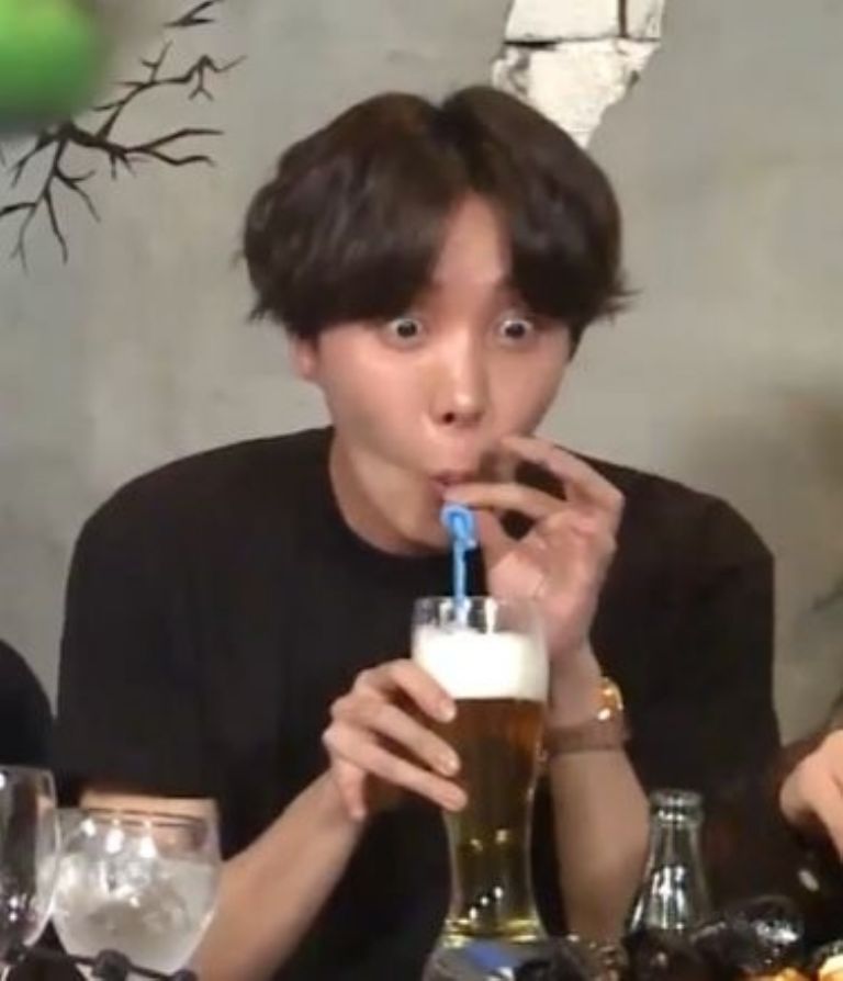 JHope de BTS y tú se transforman cuando están borrachos por el alcohol