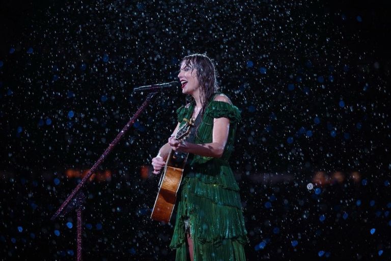 Sí habrá lluvia en el concierto de Taylor Swift de acuerdo con lo que Conagua dijo del clima de hoy pero no pueden ingresar paraguas al foro sol