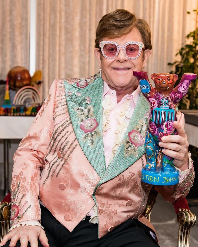 Elton John tuvo una caída en su casa que provocó que fuera hospitalizado de emergencia