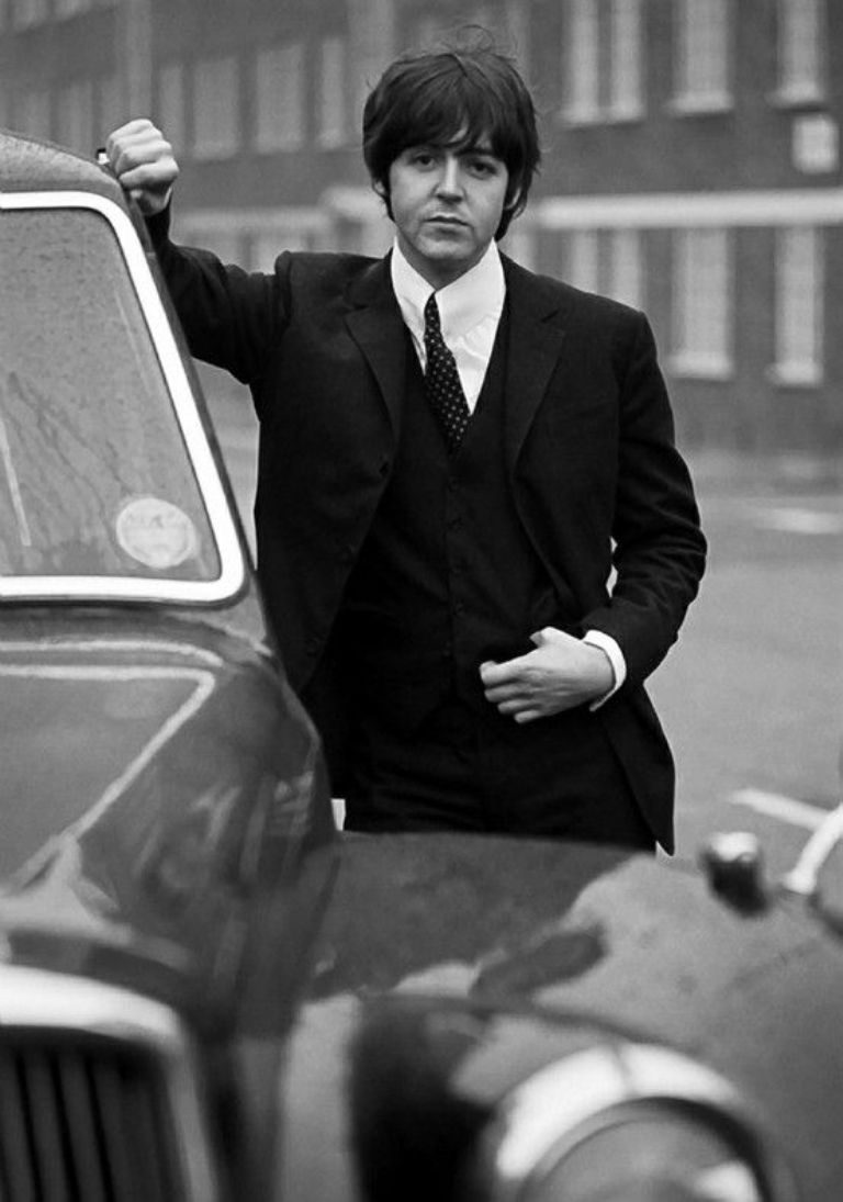 Paul McCartney era el más guapo de los integrantes de The Beatles y estas fotos de él joven lo demuestran