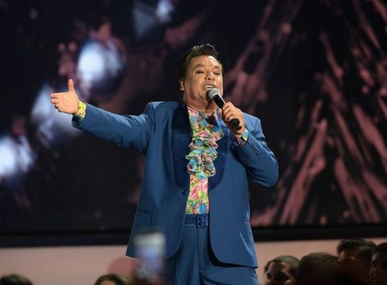 Estas canciones dolidas de Juan Gabriel te acompañan en el desamor