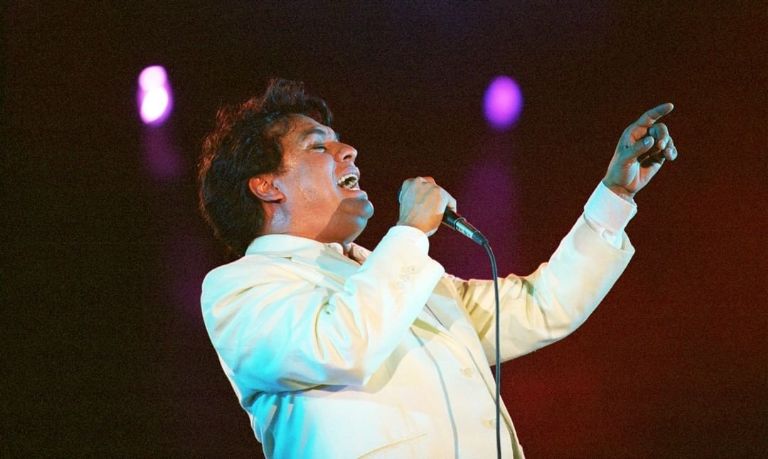 Juan Gabriel también nos maravilló con canciones felices y estas son ideales para las fiestas