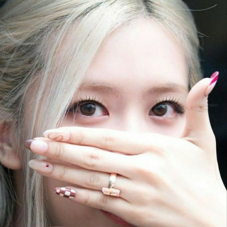 Ten una manicura de idol de kpop con este diseño de uñas