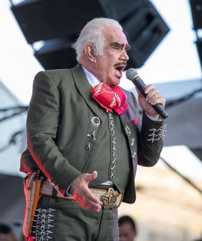 Vicente Fernández tiene estas canciones que le puedes dedicar a tu papá