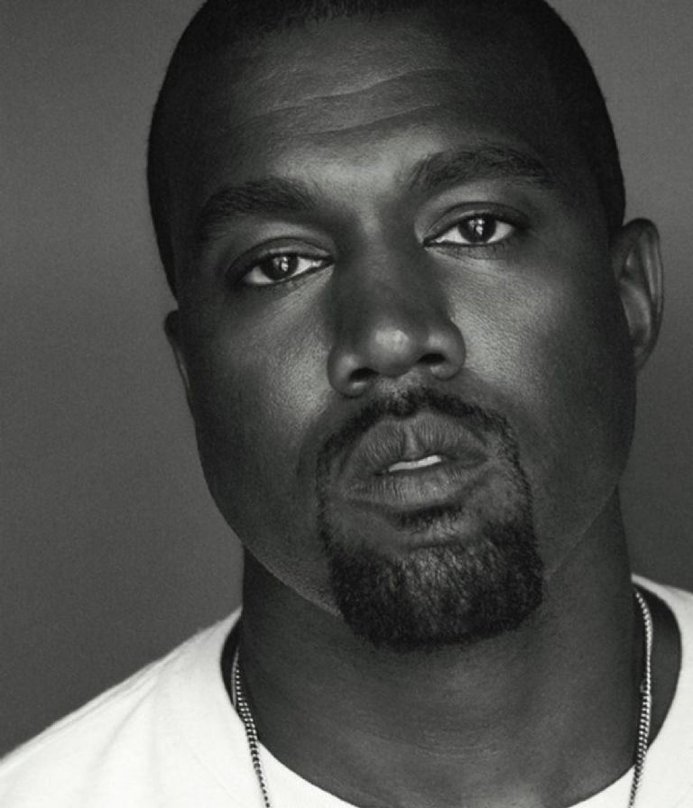 Kanye West dentadura de titanio