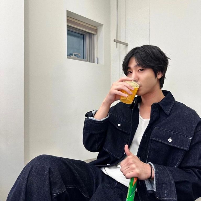 El actor de Propuesta Laboral de Netflix Ahn Hyo Seop tiene buen boyfriend material