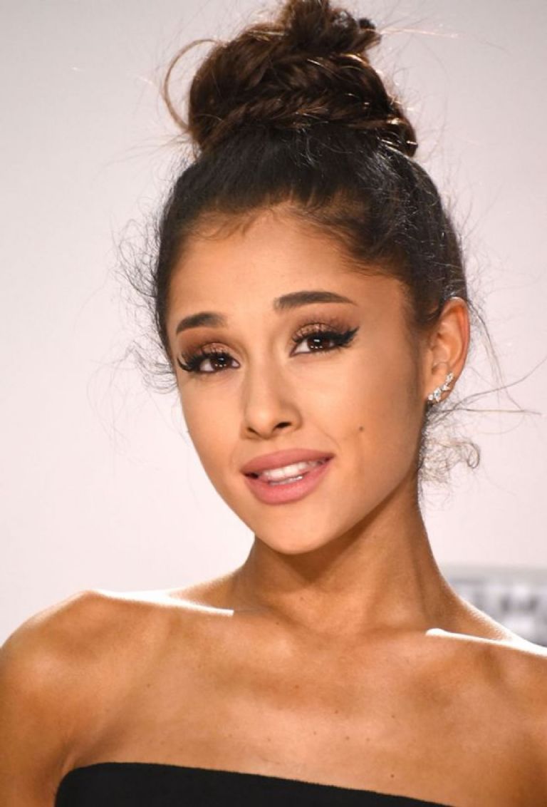 Estos peinados de Ariana Grande son ideales para verte más alta