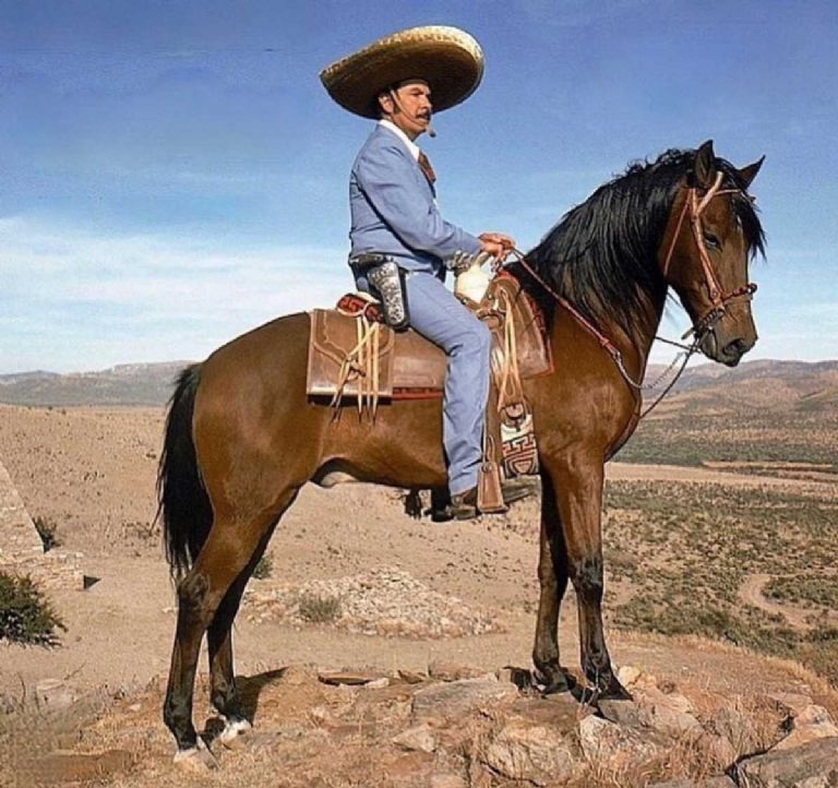 Antonio Aguilar tiene varias canciones con caballos como estos corridos