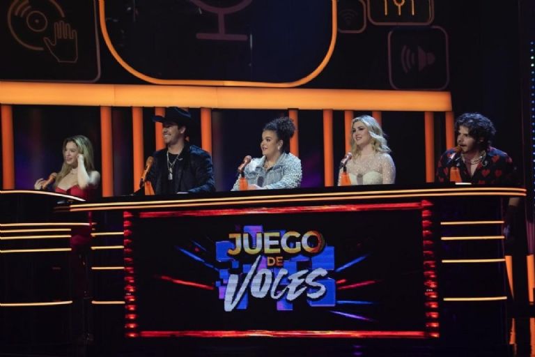 Lucero Mijares fue la más coqueta en Juego de voces con Eduardo Capetillo y su hijo