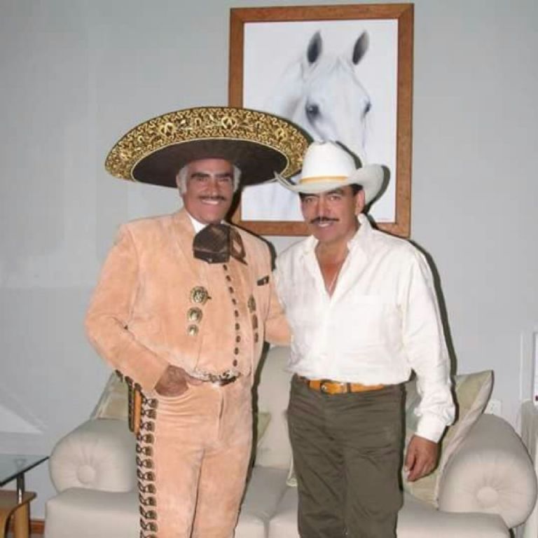 Joan Sebastian es el autor de la canción Un millón de primaveras de Vicente Fernández