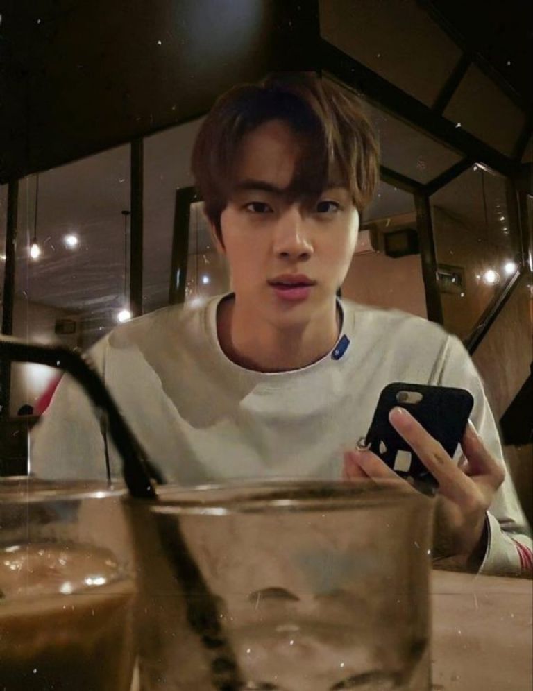 Las ftoso boyfriend material de Jin de BTS hacen que sea tu novio