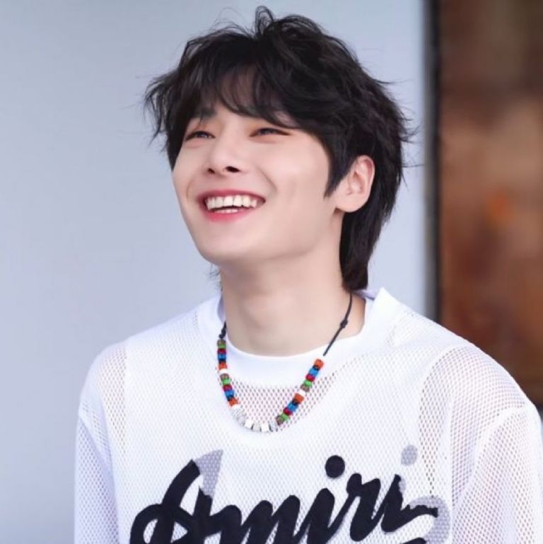 Las fotos bonitas de IN de Stray Kids sonriendo donde se ve hermoso