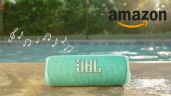 Foto ilustrativa de la nota titulada La bocina portátil bluetooth que cuesta menos de mil pesos en Amazon y es resistente al agua