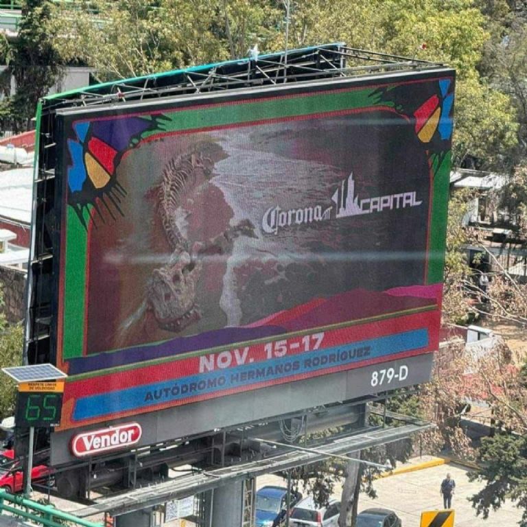 anuncios publicitarios del corona capital en calles cdmx