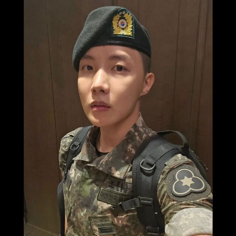 bts en el servicio militar fotos de jhope 