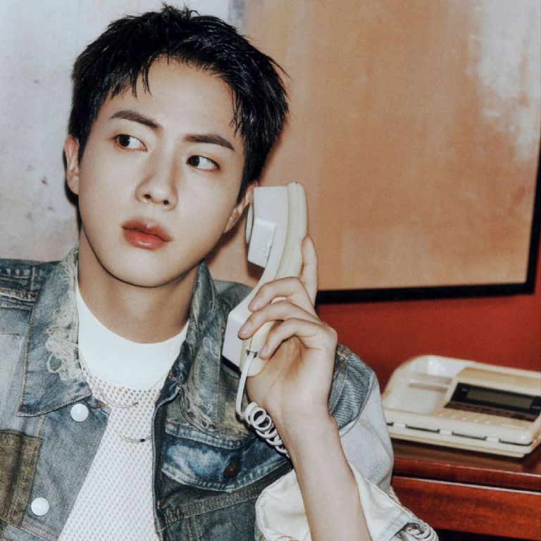 jin de bts en entrevista con weverse magazine habla sobre envidia con miembros