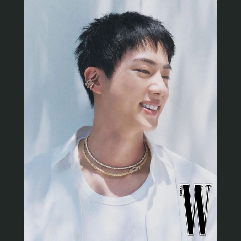 jin de bts posa para w korea 