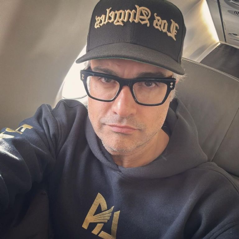 A Jaime Camil se le mueven los ojos debido a una enfermedad