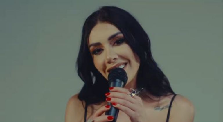 El Malilla y Karime son novios la influencer aparece en el video de una canción del reggaetonero