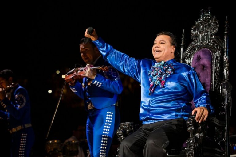 Cuándo y dónde proyectarán el concierto de Juan Gabriel