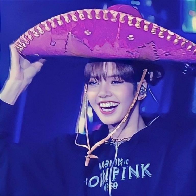 Photocards de idols vestidos de charros y mariachis para este Día de la Independencia