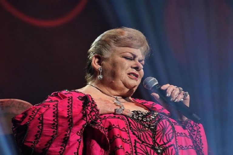 Qué quiere decir la canción cheque en blanco de Paquita la del Barrio