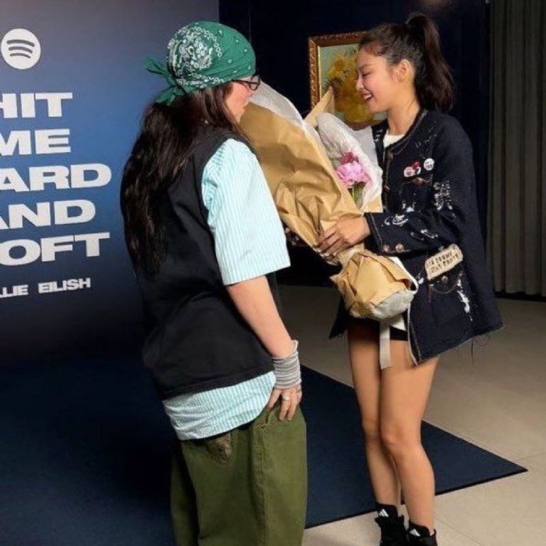 jennie de blackpink y billie eilish en evento de spotify 