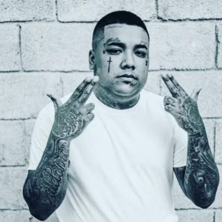 El colectivo mexicano Under Side 821 anunció la muerte por una bala del rapero Omar Thug